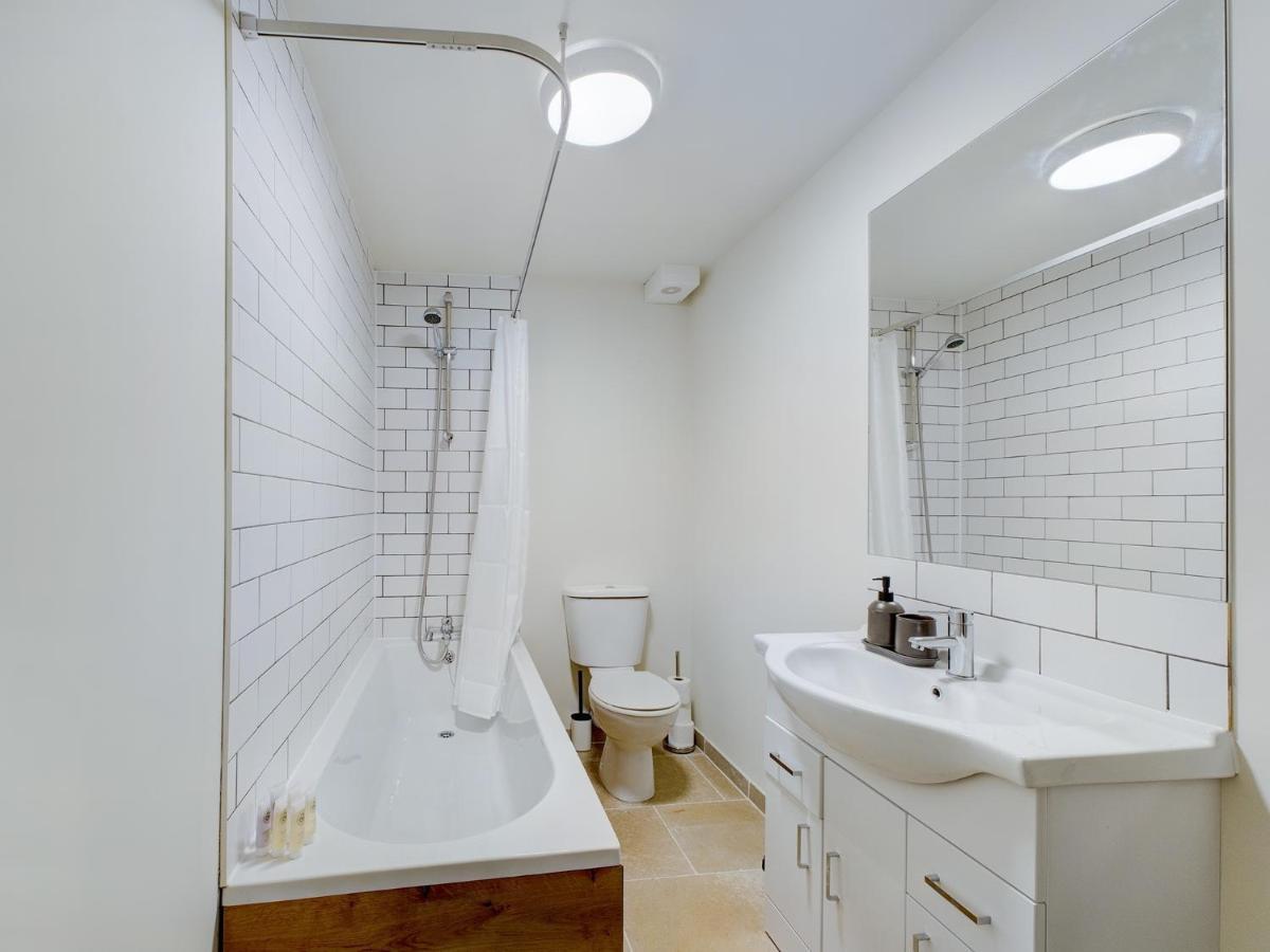 Duplex Redhill Town Centre Apt By Livingo Stays Eksteriør bilde