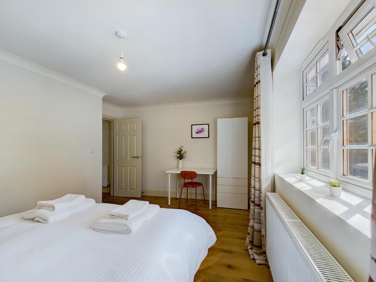 Duplex Redhill Town Centre Apt By Livingo Stays Eksteriør bilde