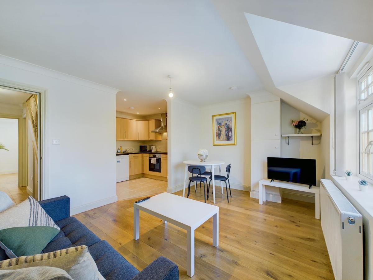 Duplex Redhill Town Centre Apt By Livingo Stays Eksteriør bilde