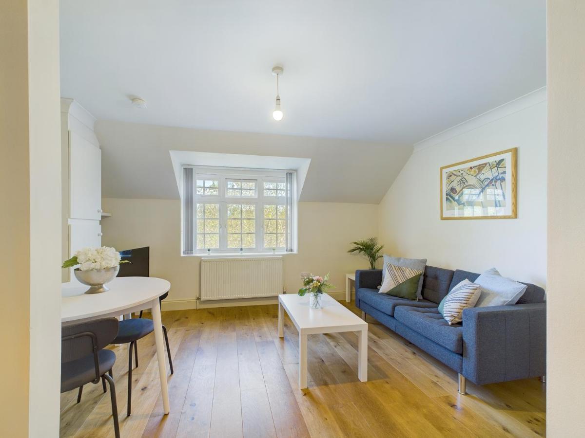 Duplex Redhill Town Centre Apt By Livingo Stays Eksteriør bilde
