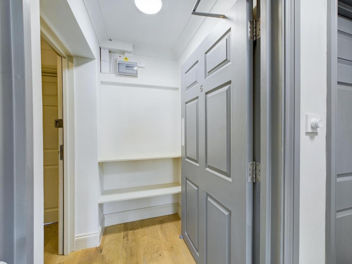 Duplex Redhill Town Centre Apt By Livingo Stays Eksteriør bilde