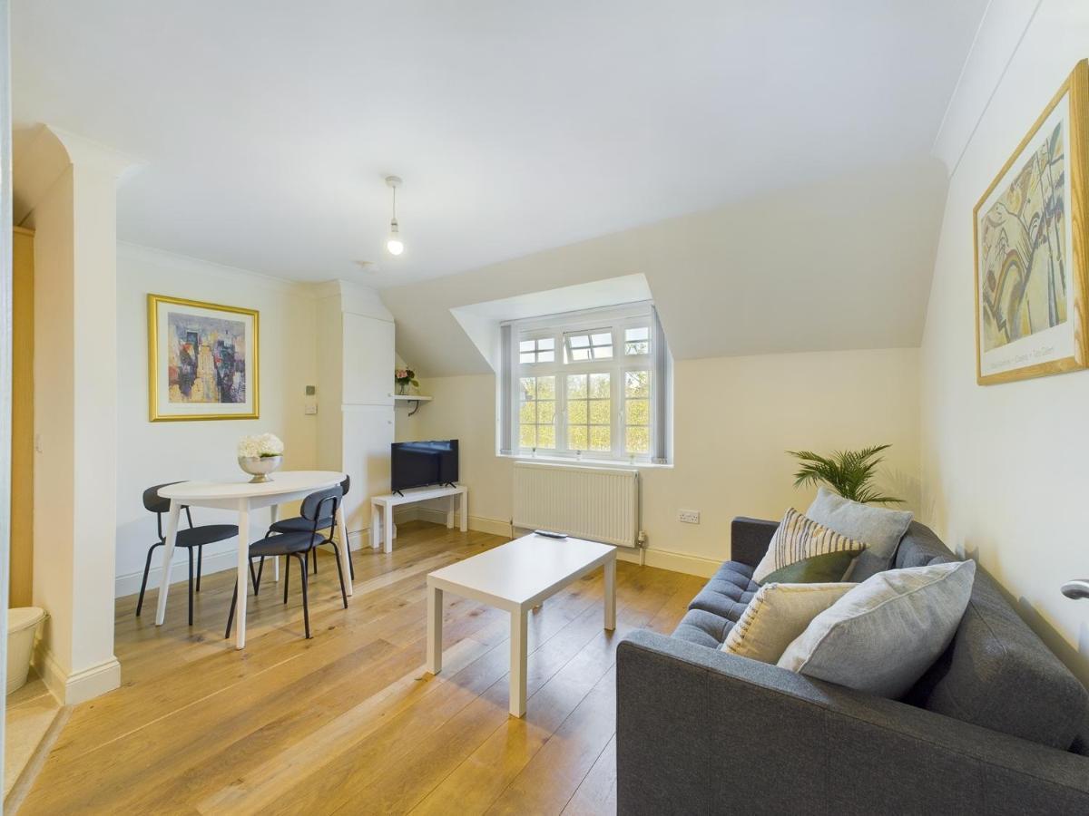 Duplex Redhill Town Centre Apt By Livingo Stays Eksteriør bilde