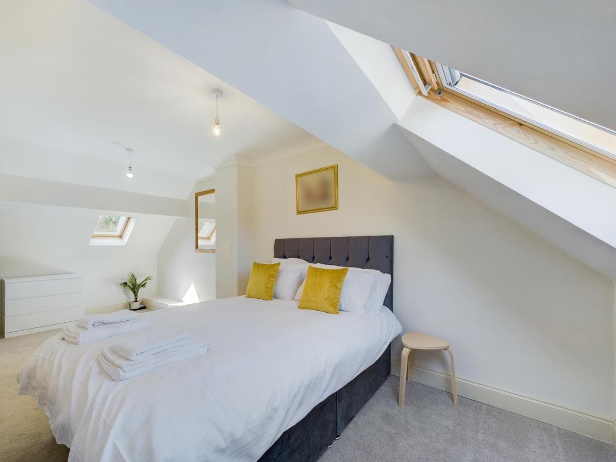 Duplex Redhill Town Centre Apt By Livingo Stays Eksteriør bilde