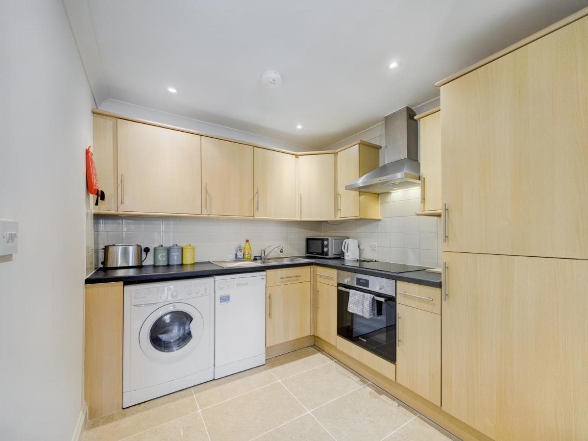 Duplex Redhill Town Centre Apt By Livingo Stays Eksteriør bilde